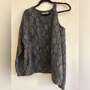 EXPRESS ONE ELEVEN SNAKESKIN STYLE PRIN DARK GREY OFF SHOULDER LEFT SWEATSHIRT